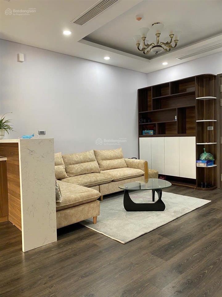 Chính chủ bán căn 2pn full nội thất, thiết kế 2pn + 1wc tầng cao view thoáng, giá 5,5 tỷ bao phí