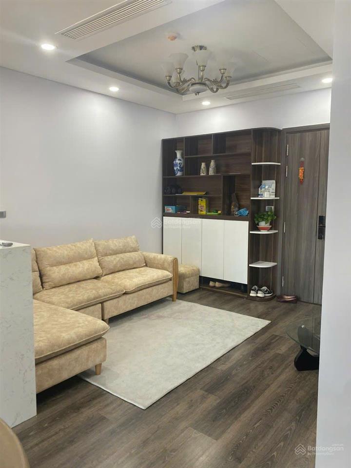 Chính chủ bán căn 2pn full nội thất, thiết kế 2pn + 1wc tầng cao view thoáng, giá 5,5 tỷ bao phí