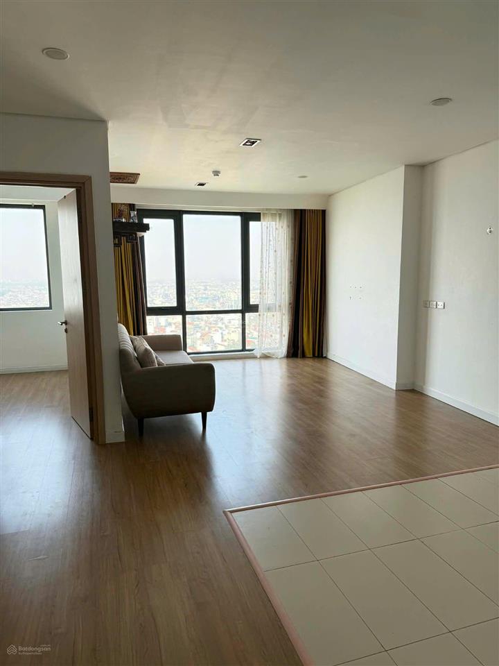 Gia đình mình bán căn hộ 90m2 chung cư mipec long biên, tầng cao view thoáng, giá 8,65 tỷ