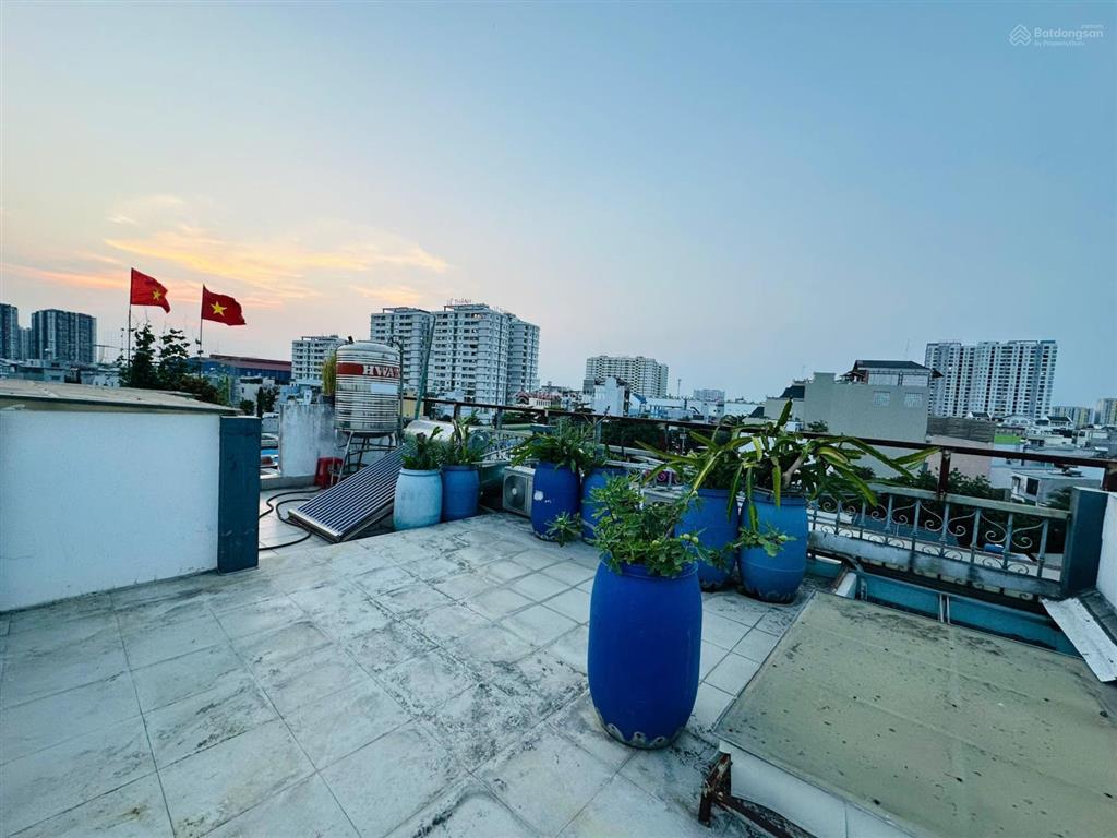 Nhà ngang 5m 4 tầng đầy đủ nội thất, chỉ xách vali vào ở.