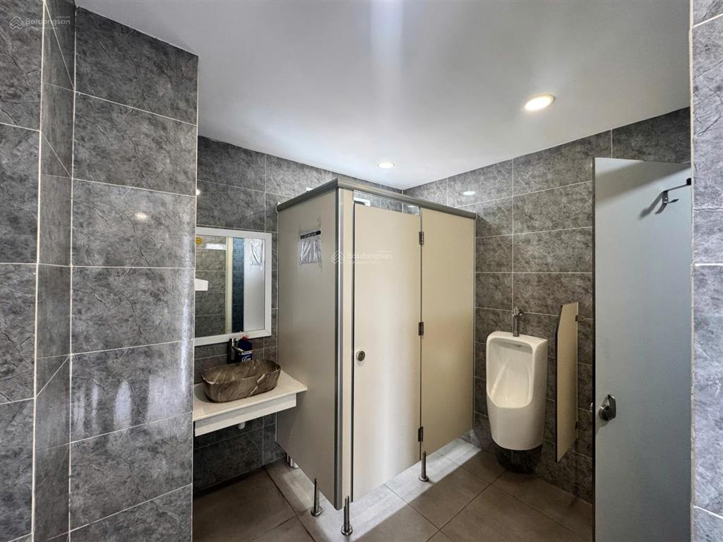 Sàn 150m2 không cột  ngay nguyễn văn trỗi, nkkn  chỉ 50 triệu đã bao gồm phí quản lý