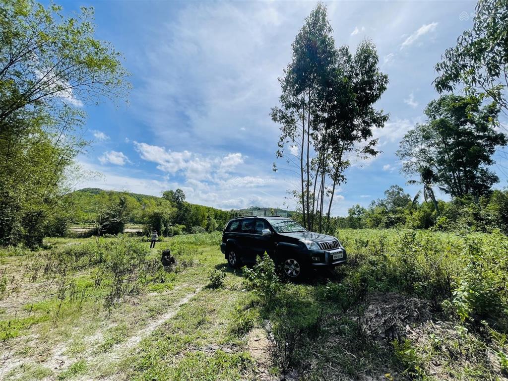 Đất phù mỹ  giáp suối view đồi núi, gần biển bình định, 200m2 thổ cư, giá 3,1 tỷ.  0889 315 ***