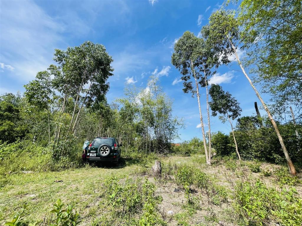 Đất phù mỹ  giáp suối view đồi núi, gần biển bình định, 200m2 thổ cư, giá 3,1 tỷ.  0889 315 ***