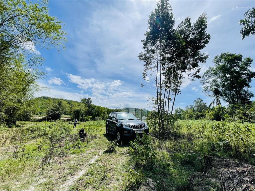 Đất phù mỹ  giáp suối view đồi núi, gần biển bình định, 200m2 thổ cư, giá 3,1 tỷ.  0889 315 ***