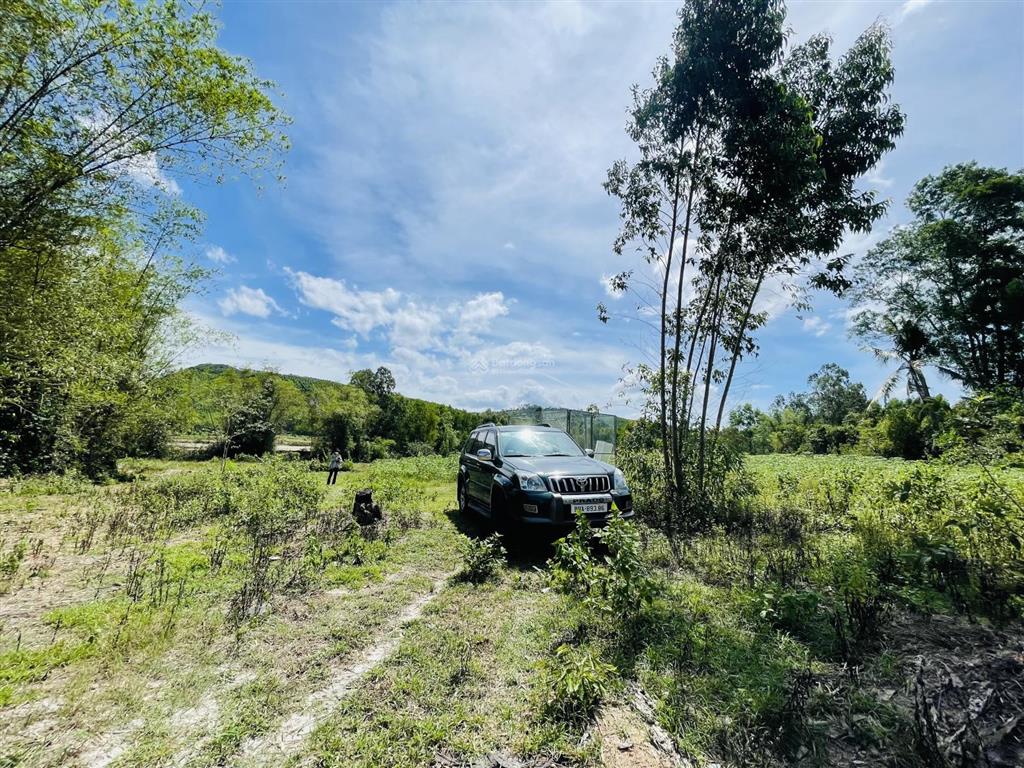 Đất phù mỹ  giáp suối view đồi núi, gần biển bình định, 200m2 thổ cư, giá 3,1 tỷ.  0889 315 ***