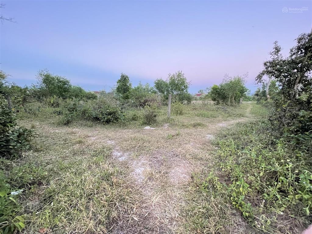 Đất phù mỹ  giáp suối view đồi núi, gần biển bình định, 200m2 thổ cư, giá 3,1 tỷ.  0889 315 ***
