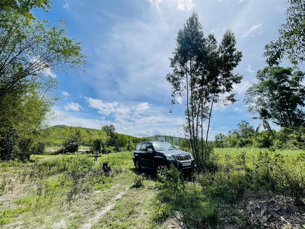 Cc bán rẻ đất phong thuỷ tốt 13,000m2, 200m2 thổ cư, suối, gần núi & biển giá 3,1 tỷ. bình định