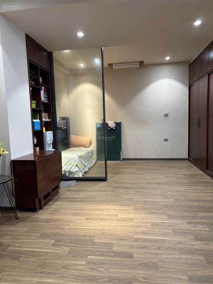 Chính chủ ngộp lãi ngân hàng cần bán căn góc 335 cầu giấy 90m2 3pn 2vs tầng trung, hướng mát