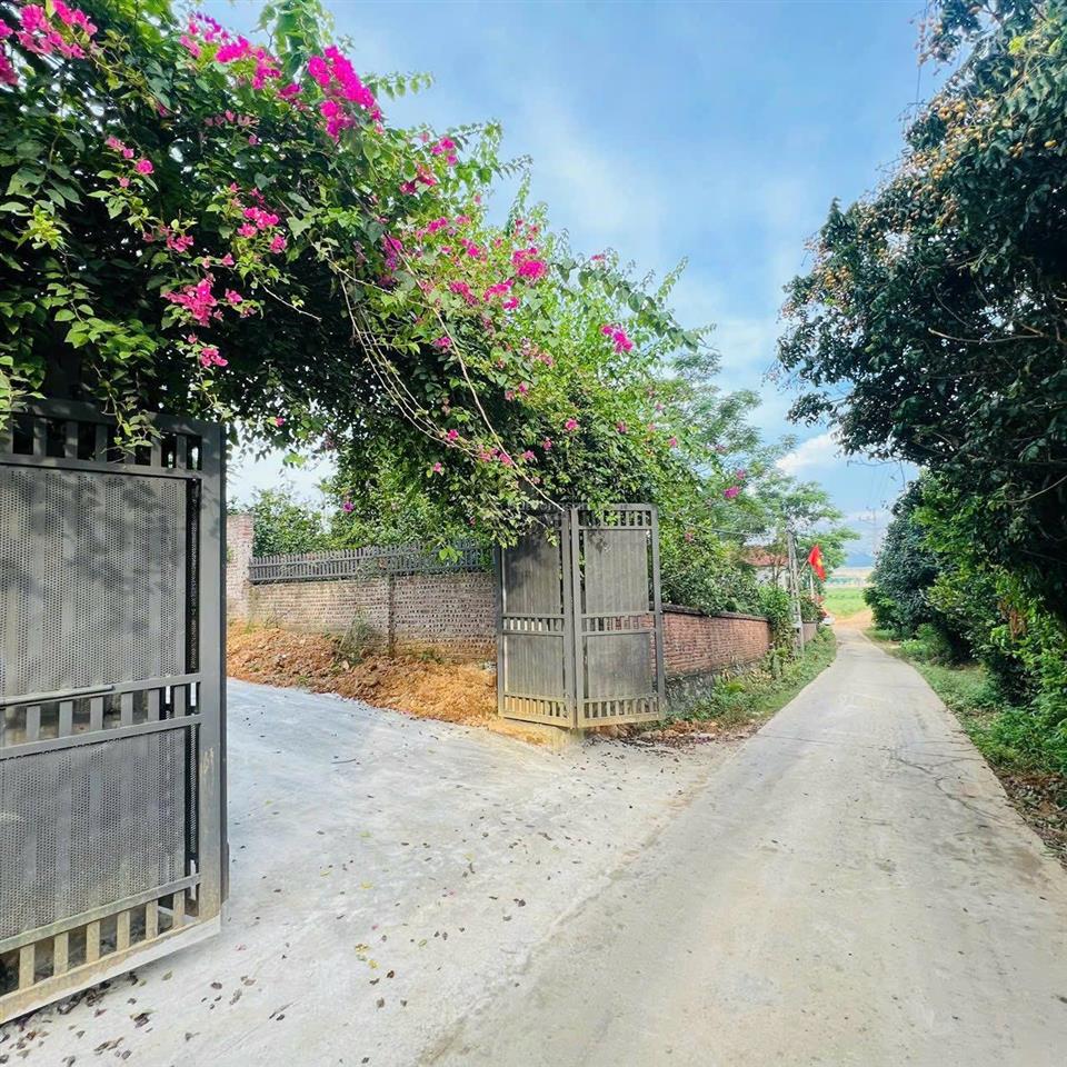 Bán đất sẵn nhà gần mặt đường kết nối xuân mai lương sơn