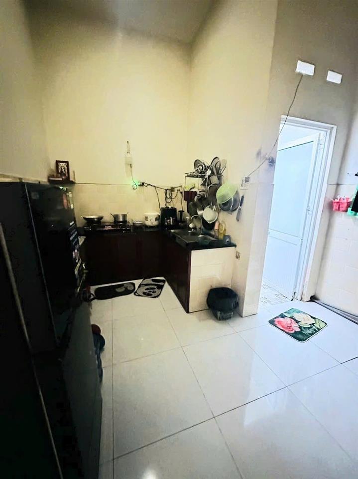 Ngay chợ Bùi Dương Lịch hẻm 4m sát mặt tiền 43m2 ngang đẹp 4,3m 2 Tầng 3 tỷ1