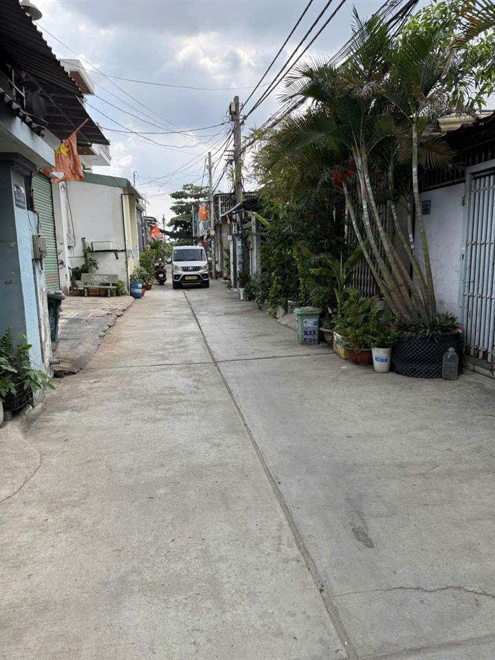 Ngay khu dân cư Vĩnh Lộc gần chợ Bình Thành hẻm xe hơi 1 trục 164m2,4Tầng Nhỉnh 5 tỷ