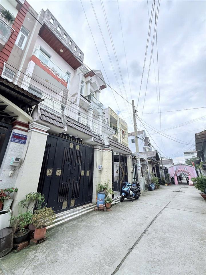 Ngộp Bank Giảm 400tr Nguyễn Thị Tú  hẻm xe hơi vào nhà gần mặt tiền 80m2-4 Tầng -5 tỷ