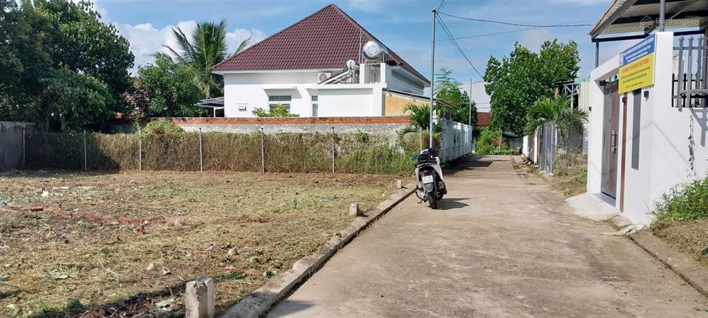 Bán đất mặt tiền đường bê tông 5m tu bông ngang 7m vuông vắn, có 60m2 thổ cư (15 triệu/m2)