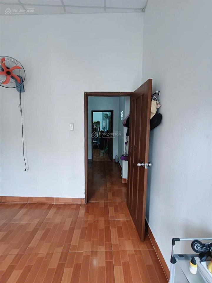 Bán nhà miếu bình đông gần ngã 4 bốn xã, 4x10m, đang cho thuê 8tr/tháng
