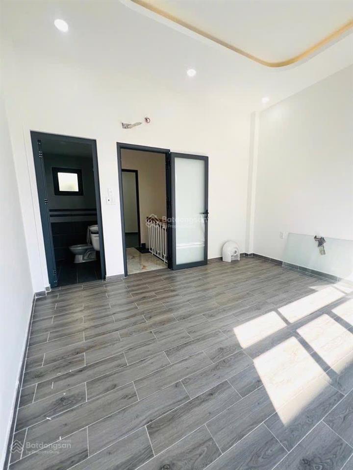 Nhà mới 3 tầng, nở hậu 5.4m, sổ hồng hoàn công, bến phú lâm quận 6