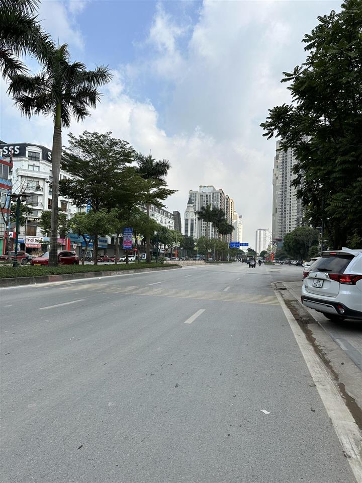 Giảm 5 tỷ bán nhanh lk văn phú 100m2 mt 5m trục kd 42m, giá hơn 20 tỷ