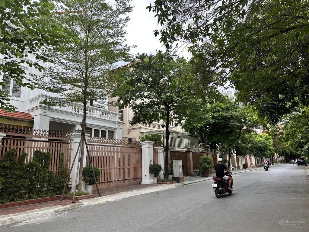 Rẻ 7 tỷ bán nhanh bt làng việt kiều châu âu 200m2x3 tầng, kinh doanh, giá 40 tỷ nhỉnh
