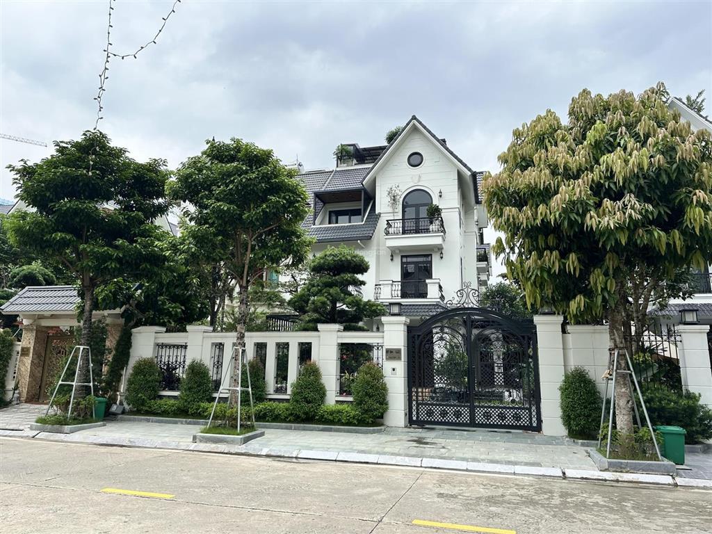 Giảm 8 tỷ bán gấp biệt thự vườn hồng phú lương 240m giá 3x tỷ nhỉnh.