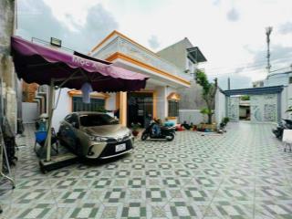 Cho thuê nhà sân vườn tại xóm vắng  dĩ an