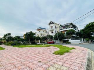 Cần bán nhanh căn biệt thự duy nhất có sổ hoàn công kđt phước long. có thang máy, trước công viên