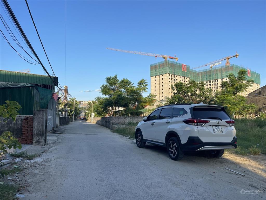 Đất hưng lộc  ngay sát dự án entiz  đường thông thoáng gần trường học chợ  lối 2 trần thánh tông