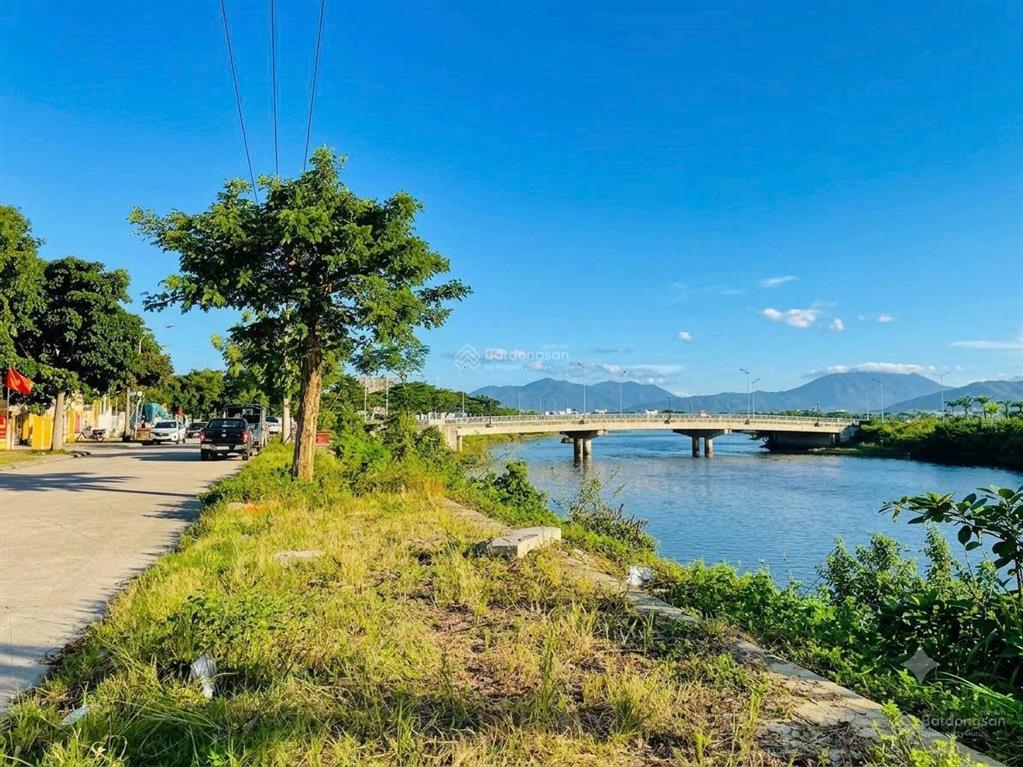 Đất đường 15m khu vệt 50m nguyễn tất thành nối dài, đối diện công viên, kẹp lối thoát hiểm 1m