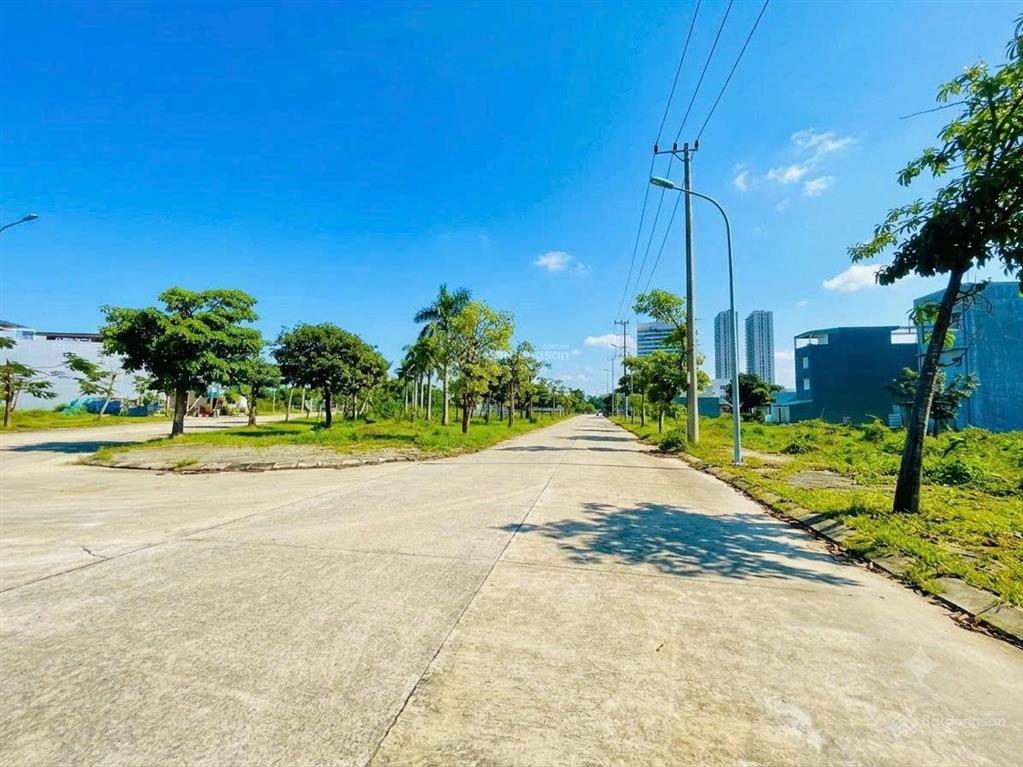 Đất đường 15m khu vệt 50m nguyễn tất thành nối dài, đối diện công viên, kẹp lối thoát hiểm 1m