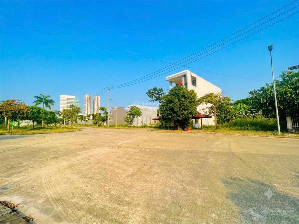 Đất đường 15m khu vệt 50m nguyễn tất thành nối dài, đối diện công viên, kẹp lối thoát hiểm 1m