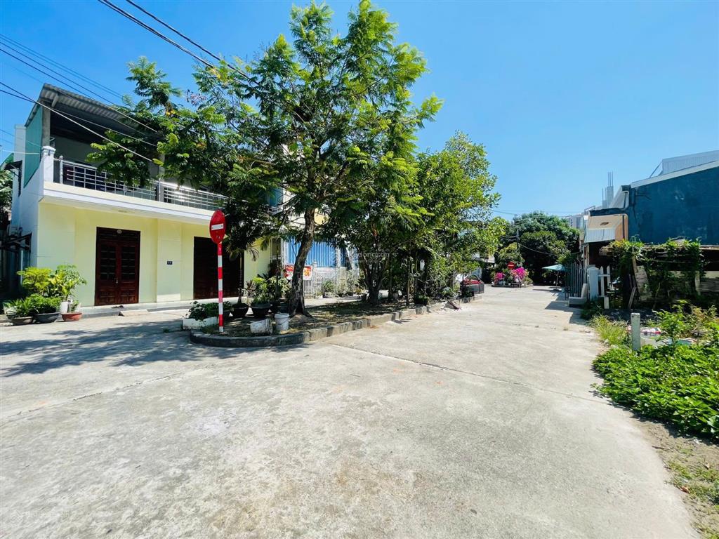 "bán gấp " đất mặt tiền đường 2 làn xe hàm trung 5 gần trường thpt liên chiểu, sạch đẹp