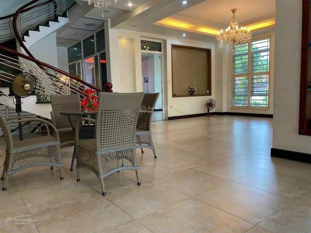 Bán biệt thự vườn 1100m2 . mặt tiền đường lê thị riêng, phường thới an. quận 12.  0902 702 ***