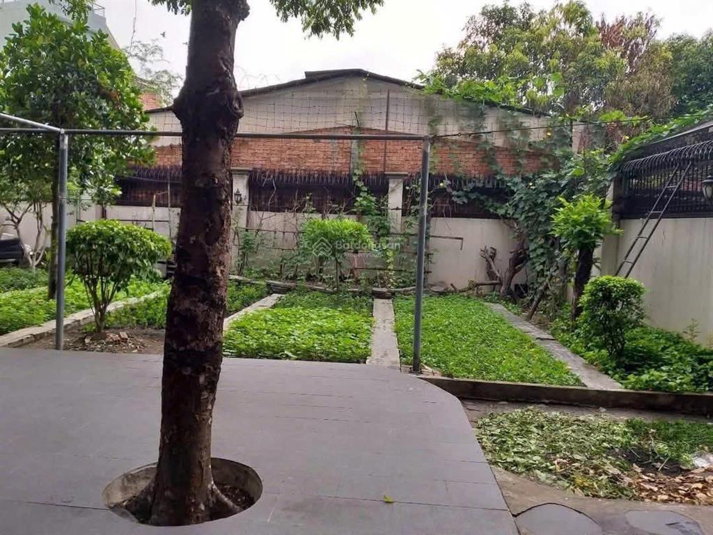 Bán biệt thự vườn 1100m2 . mặt tiền đường lê thị riêng, phường thới an. quận 12.  0902 702 ***