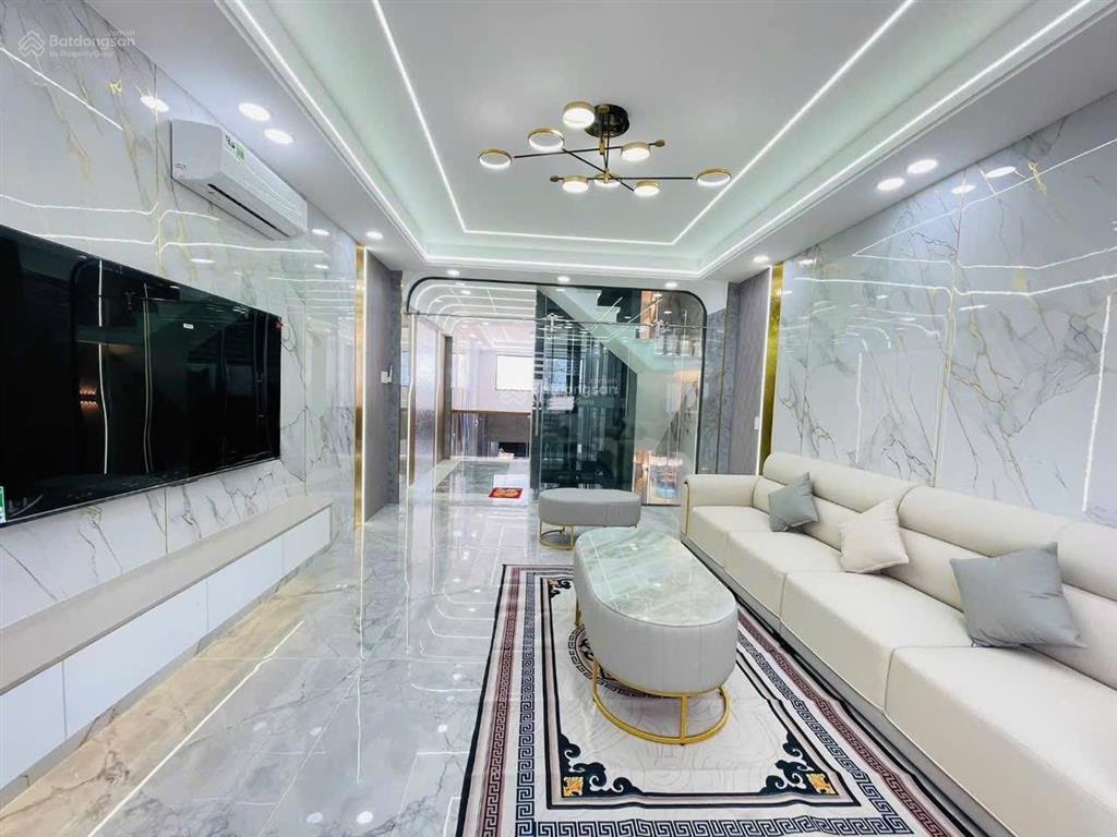 Nhà phố xây mới sau căn mặt tiền đường 8m có lề. dt 4 x18m xây 4 tầng có thang máy lâm thị hố