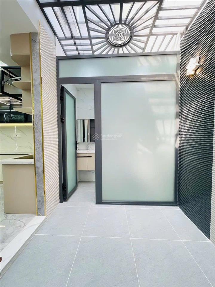 Nhà phố xây mới sau căn mặt tiền đường 8m có lề. dt 4 x18m xây 4 tầng có thang máy lâm thị hố
