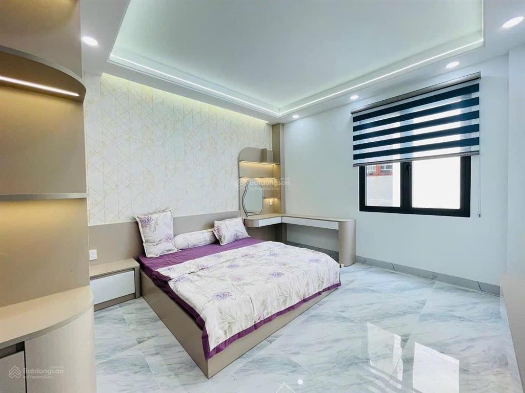 Nhà phố xây mới sau căn mặt tiền đường 8m có lề. dt 4 x18m xây 4 tầng có thang máy lâm thị hố