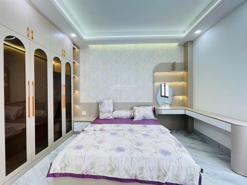 Nhà phố xây mới sau căn mặt tiền đường 8m có lề. dt 4 x18m xây 4 tầng có thang máy lâm thị hố