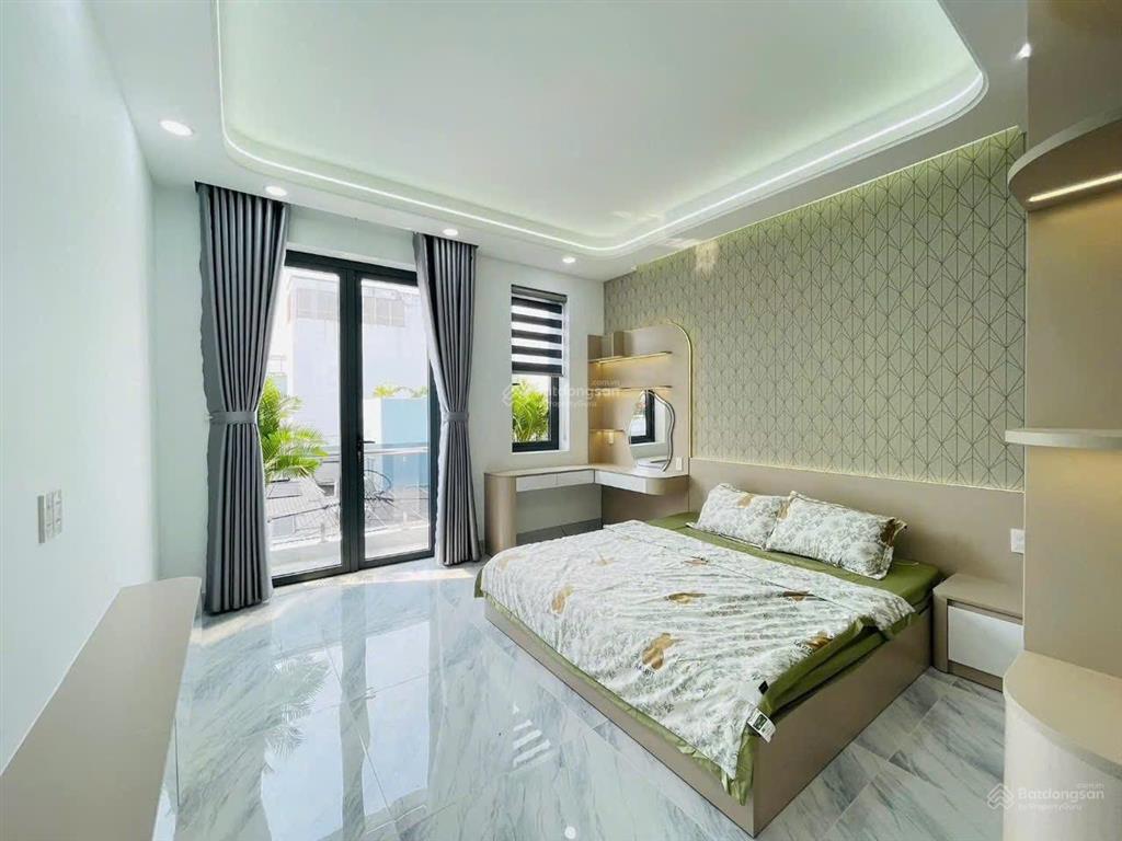 Nhà phố xây mới sau căn mặt tiền đường 8m có lề. dt 4 x18m xây 4 tầng có thang máy lâm thị hố
