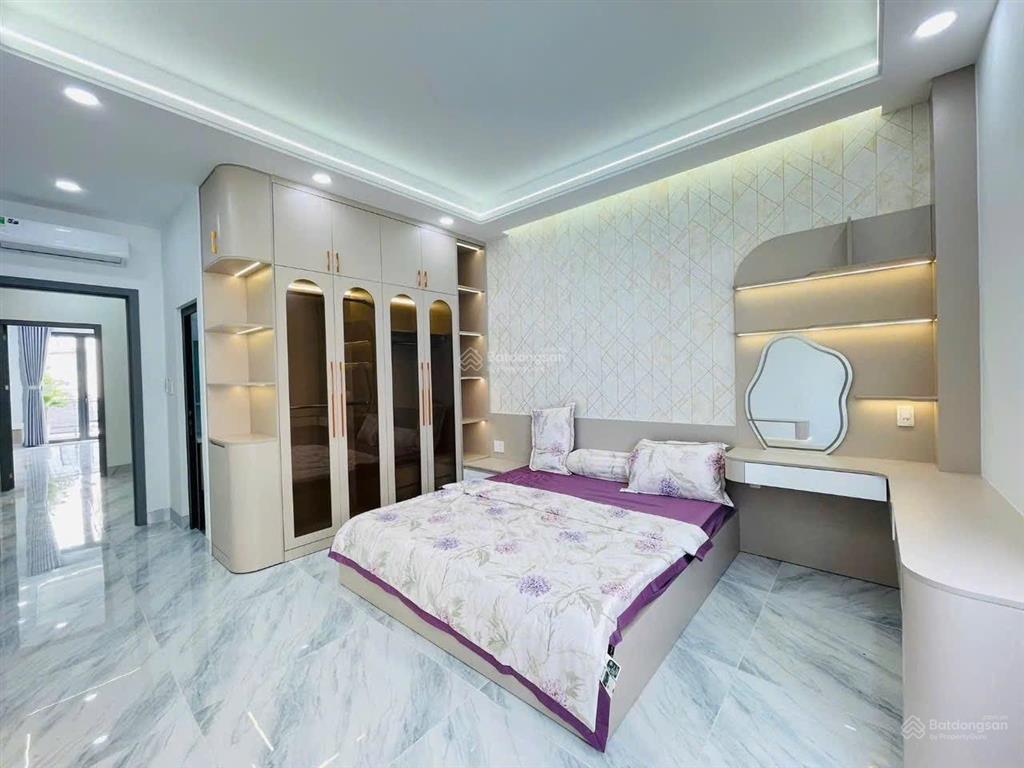 Nhà phố xây mới sau căn mặt tiền đường 8m có lề. dt 4 x18m xây 4 tầng có thang máy lâm thị hố