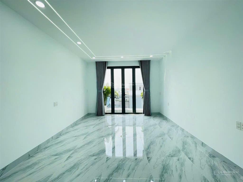 Nhà phố xây mới sau căn mặt tiền đường 8m có lề. dt 4 x18m xây 4 tầng có thang máy lâm thị hố