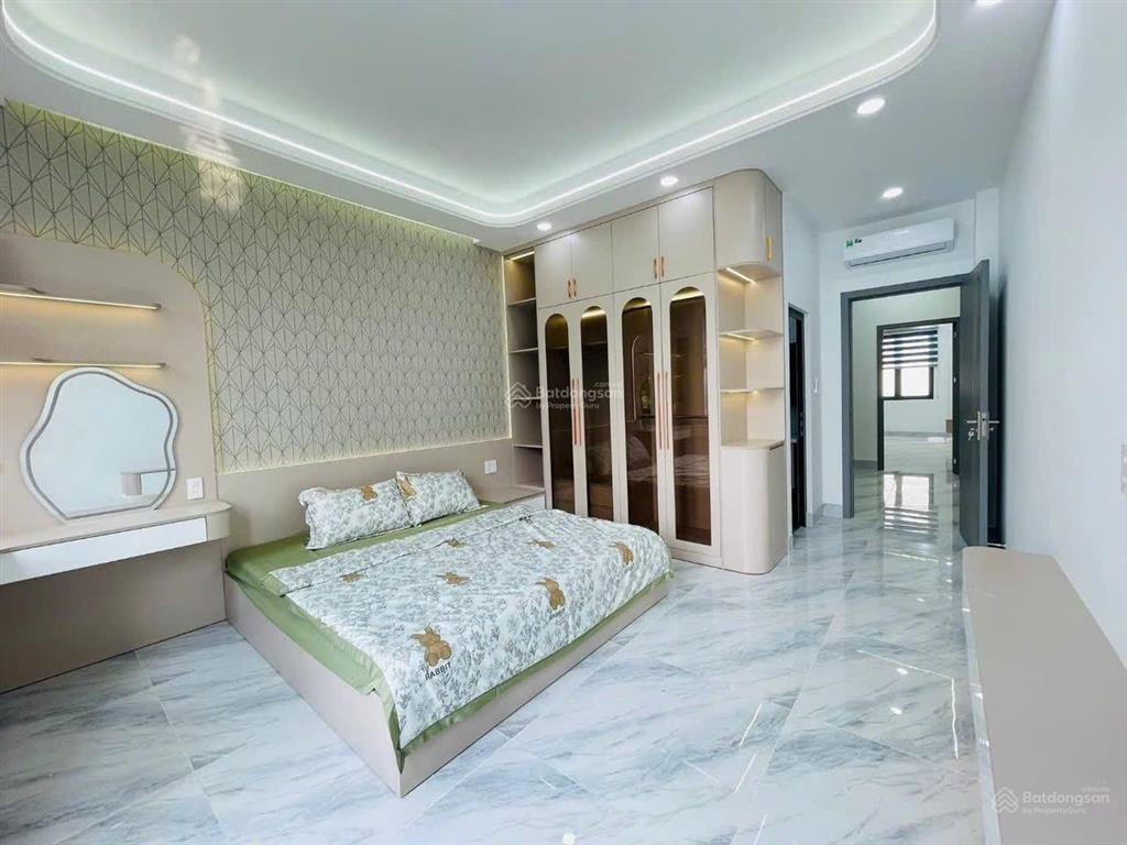 Nhà phố xây mới sau căn mặt tiền đường 8m có lề. dt 4 x18m xây 4 tầng có thang máy lâm thị hố