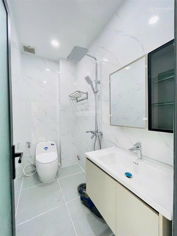 Nhà phố xây mới sau căn mặt tiền đường 8m có lề. dt 4 x18m xây 4 tầng có thang máy lâm thị hố