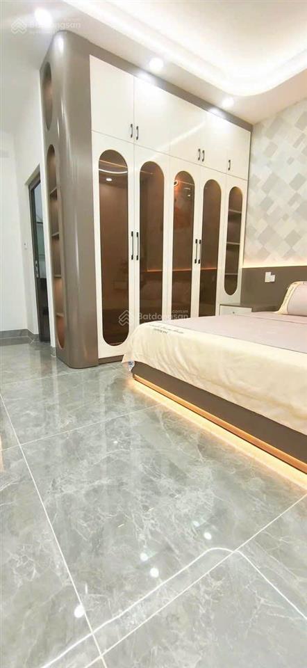 Bán nhà mới 5x20m.xây 4 tầng có thang máy hẻm thông lê thị riêng,phường thới an.q12. 0902 702 ***