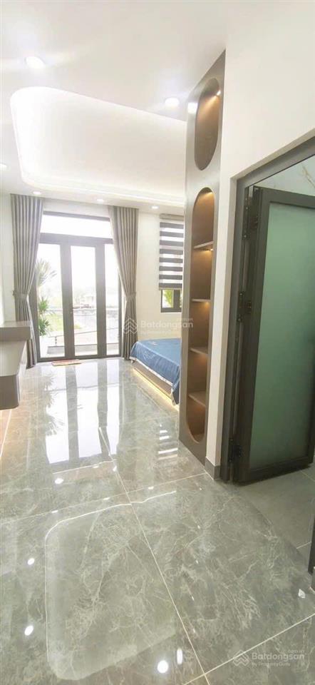Bán nhà mới 5x20m.xây 4 tầng có thang máy hẻm thông lê thị riêng,phường thới an.q12. 0902 702 ***