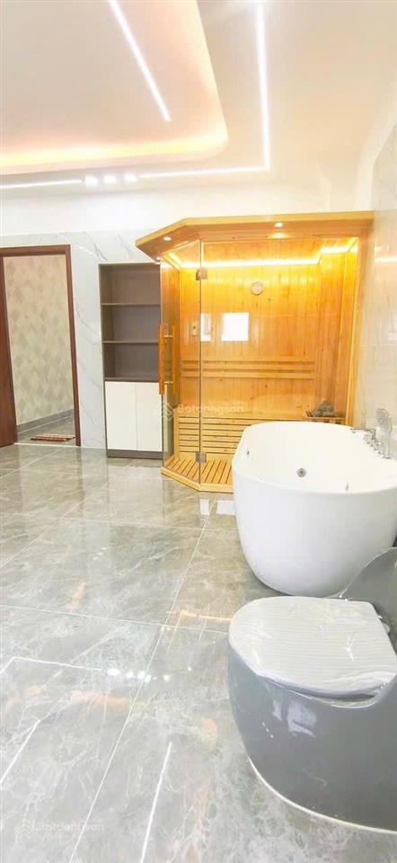 Bán nhà mới 5x20m.xây 4 tầng có thang máy hẻm thông lê thị riêng,phường thới an.q12. 0902 702 ***