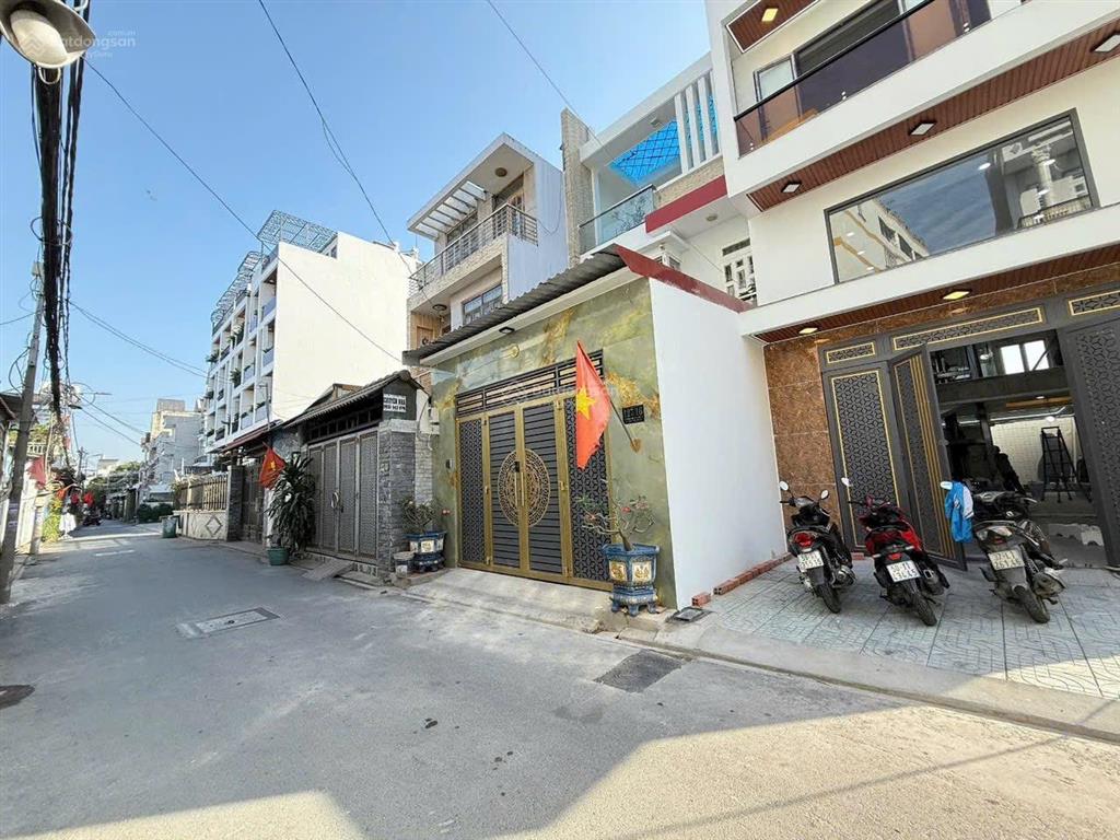 Bán nhà mới 5x20m.xây 4 tầng có thang máy hẻm thông lê thị riêng,phường thới an.q12. 0902 702 ***