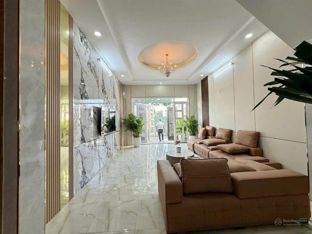 Hạ giá 1 tỷ đồng. bán gấp nhà 3 tầng 81m². hẻm 8m một trục đường lê thị riêng, phường thới an, q12