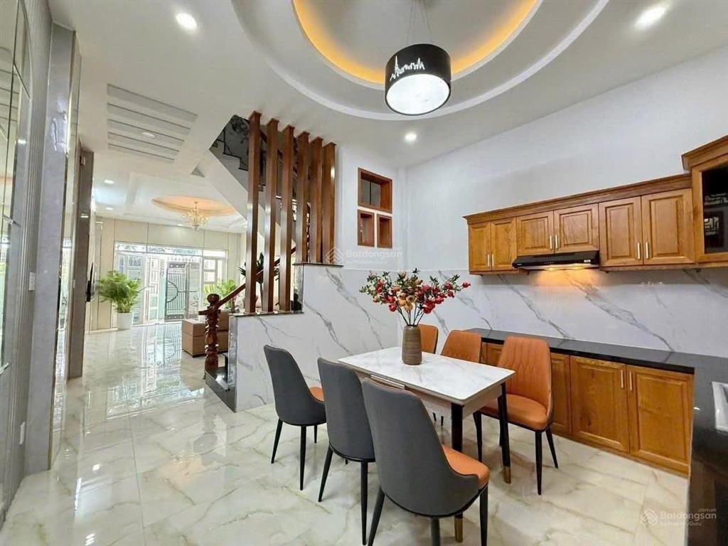 Hạ giá 1 tỷ đồng. bán gấp nhà 3 tầng 81m². hẻm 8m một trục đường lê thị riêng, phường thới an, q12