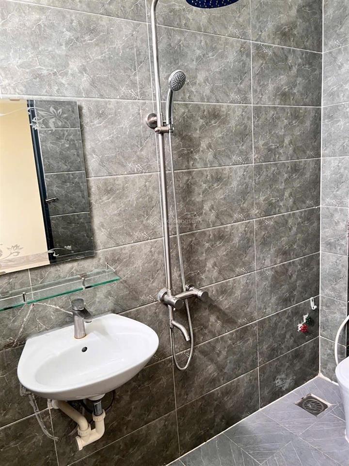 Cho thuê nhà đẹp 5x15m. đúc 5 tấm hẻm 7m. đường lê thị riêng, phường thới an. q12