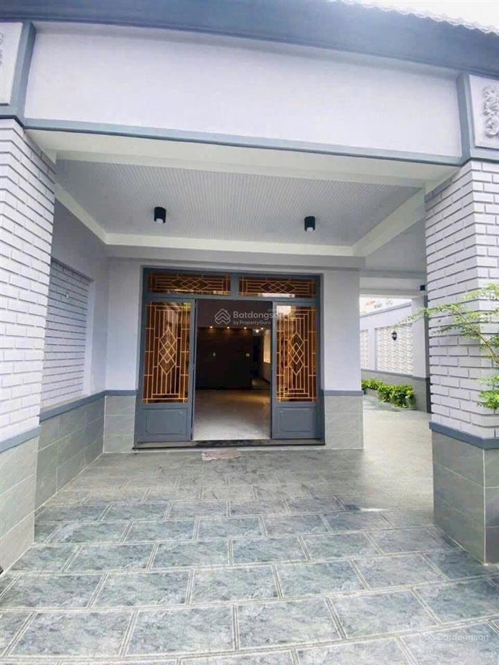 Cho thuê nhà 8x30m, xây 1 tầng có 6 phòng ngủ. mặt tiền đường 10m thông lê thị riêng, q12