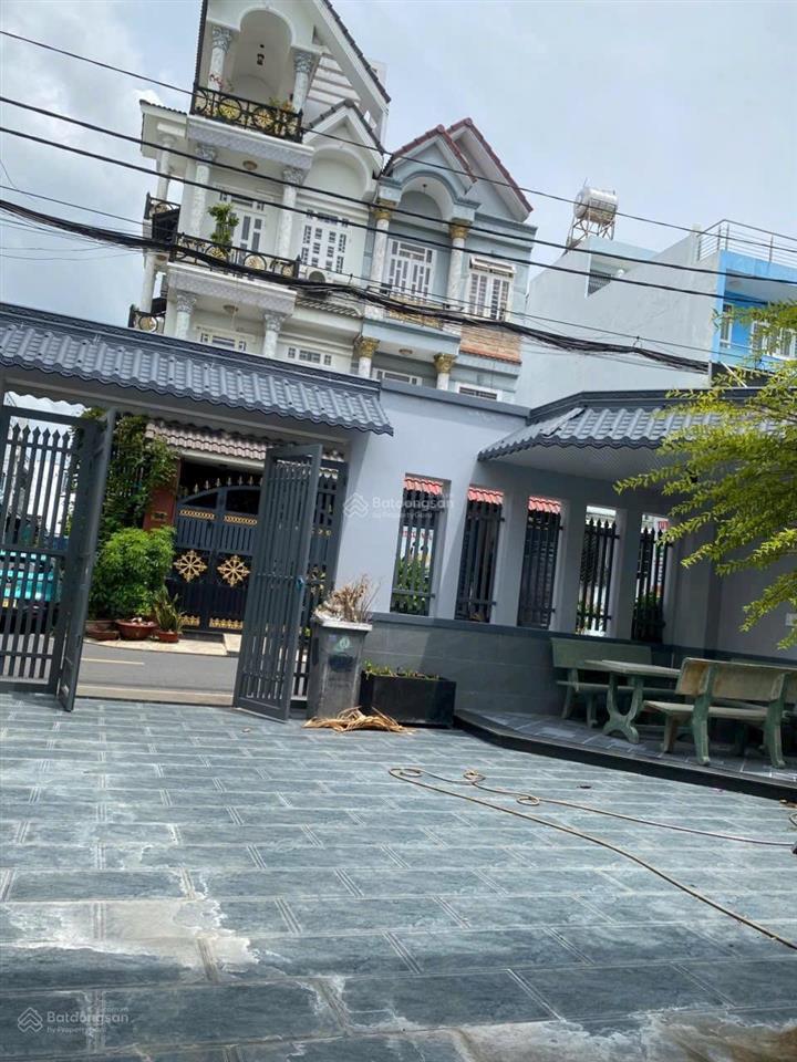 Cho thuê nhà 8x30m, xây 1 tầng có 6 phòng ngủ. mặt tiền đường 10m thông lê thị riêng, q12