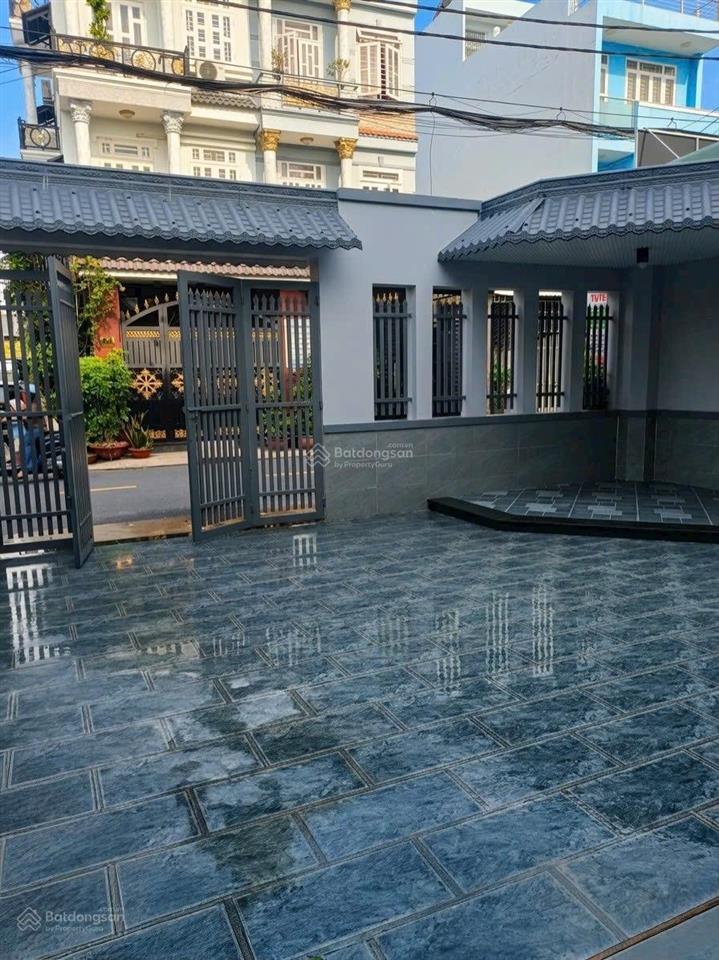 Cho thuê nhà 8x30m, xây 1 tầng có 6 phòng ngủ. mặt tiền đường 10m thông lê thị riêng, q12